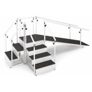 Paralelas sobre rampa, plataforma de descanso y escaleras de tres escalones